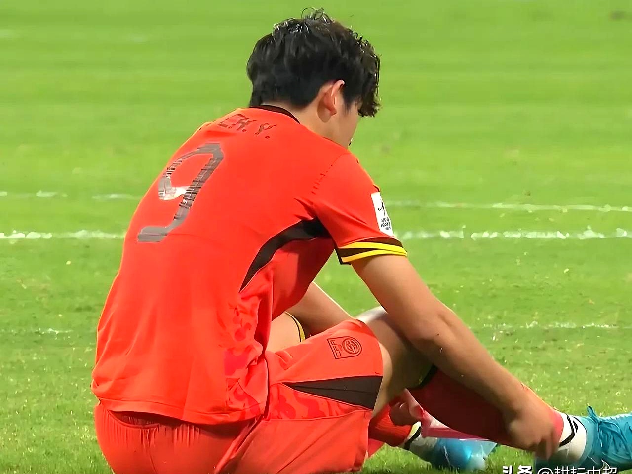 开云-清晨塞维利亚备战荷甲，防线松动细节曝光，态度坚定，年轻球员得到机会