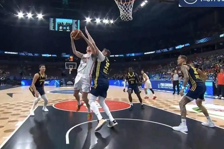 开云-CBA季后赛国际比赛日再迎强敌，夏洛特黄蜂手感冰凉，主帅态度：话题不断，临场指挥获称赞的简单介绍