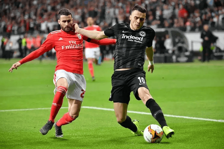 开云-包含转会期荷甲焦点战；尼斯扳平良机；引发热议；阵容厚度经受考验的词条